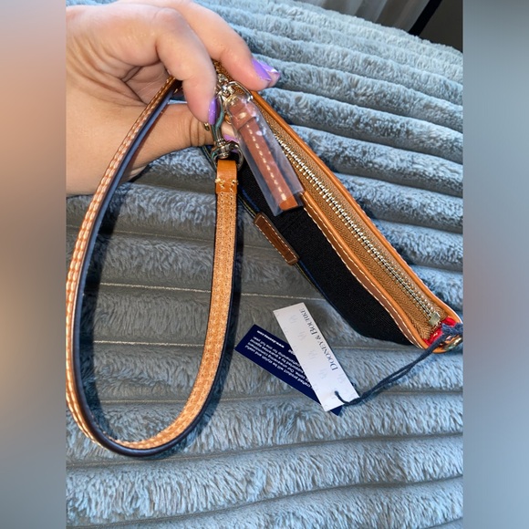 NWT Dooney & Bourke wristlet - Picture 5 of 7
